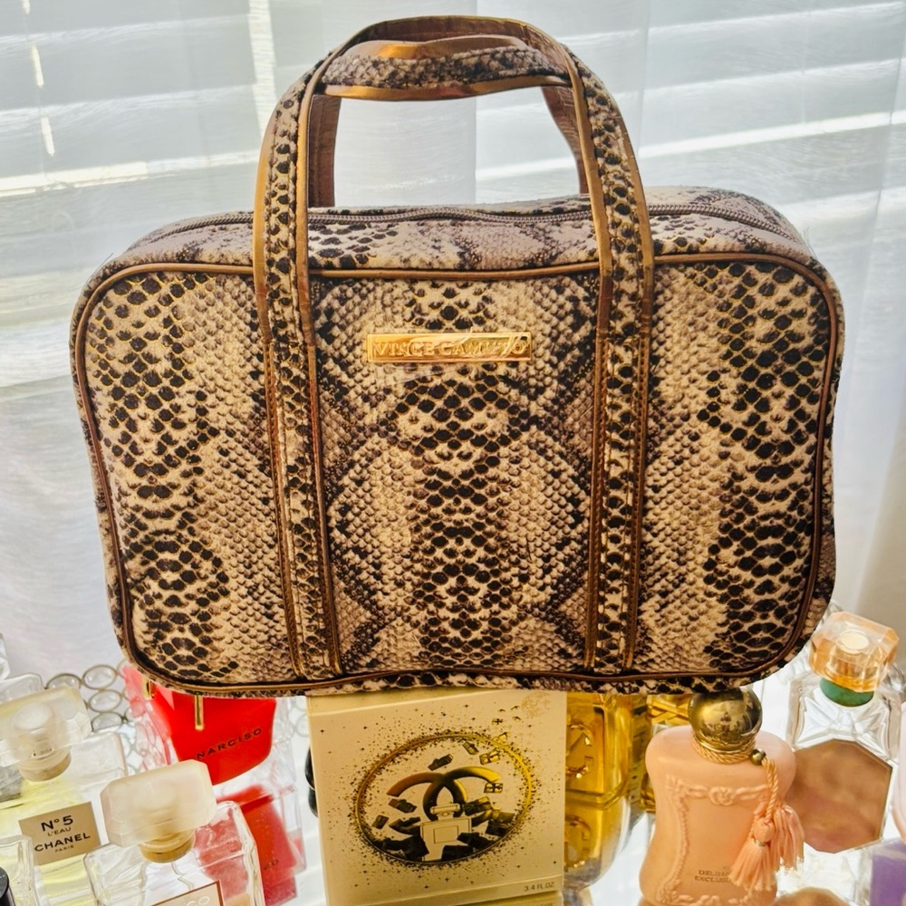 She Has a wild 🐍 side Pouch 👝